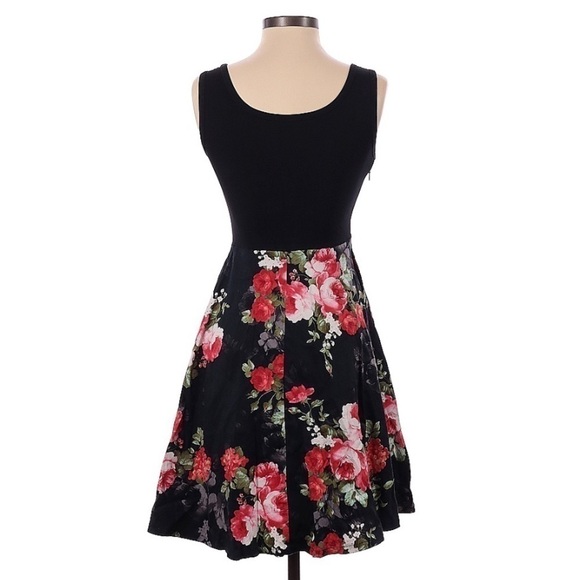 Kira Floral Dress | SIZE S - Picture 2 of 3
